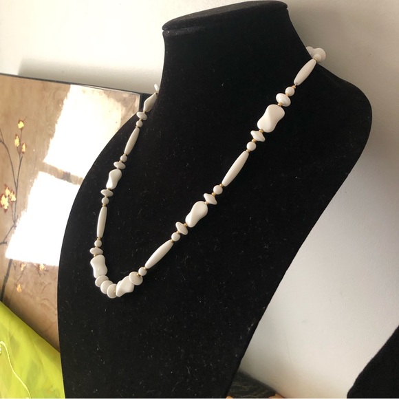 Rare Milk Glass Art Deco Necklace vintage-Antique stunning jewellery collector - Picture 3 of 12